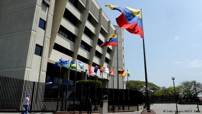 Venezuela court blocks release of activists